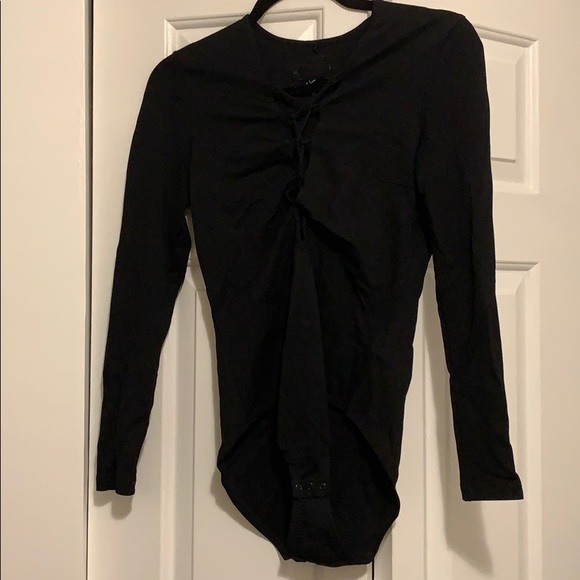 ⭐️3/$20⭐️ H&M Black Bodysuit in 8 - Picture 2 of 5